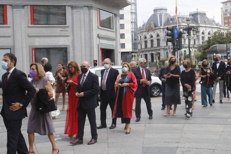 El 'Nabucco' que se representó ayer en el Campoamor parte de una producción de 2015 de la Ópera de Oviedo que vimos ese mismo año en la ciudad y en el Teatro Jovellanos de Gijón. Con la propuesta estética de Emilio Sagi y la personalidad musical de Gianluca Marcianò, uno de los directores más valorados en las temporadas de Ópera de Oviedo, queda inaugurada la de este año. Marcianò está hondamente familiarizado con la partitura de 'Nabucco', de hecho, fue él quien ya dirigió la ópera aquí hace seis años, entonces con Oviedo Filarmonía, mientras que ayer fue con la Orquesta Sinfónica del Principado de Asturias.