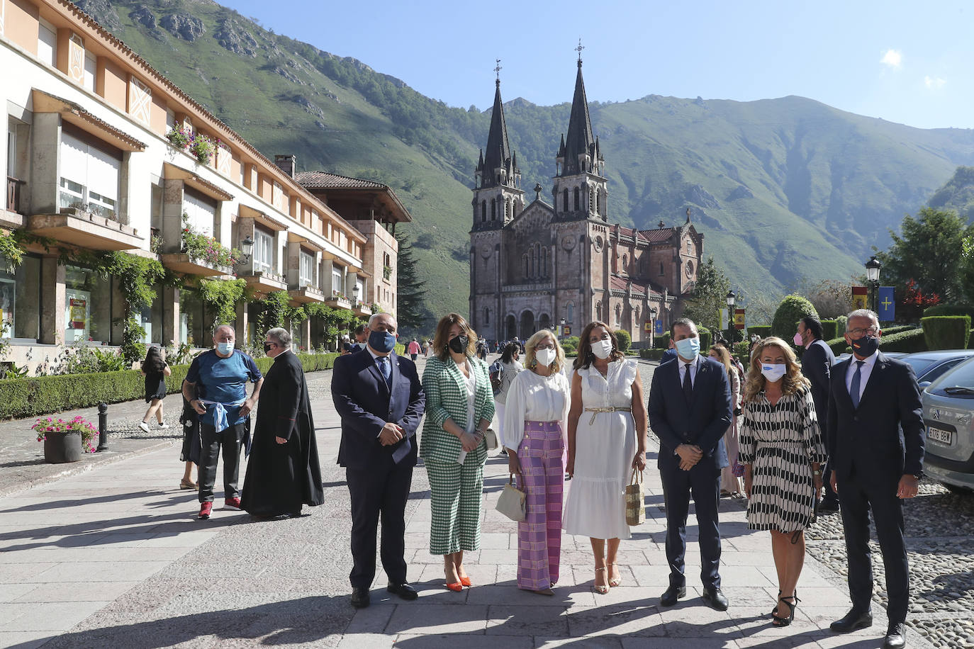 El acto religioso en Covadonga para celebrar el Día de Asturias es un evento ineludible para muchos asturianos que quieren honrar a la Santina. 