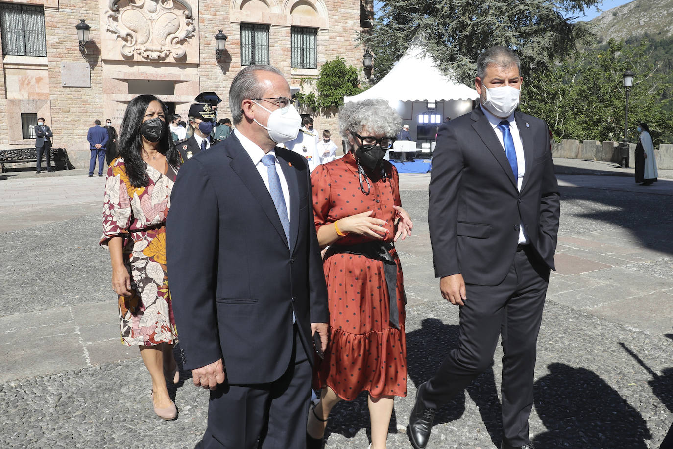 El acto religioso en Covadonga para celebrar el Día de Asturias es un evento ineludible para muchos asturianos que quieren honrar a la Santina. 