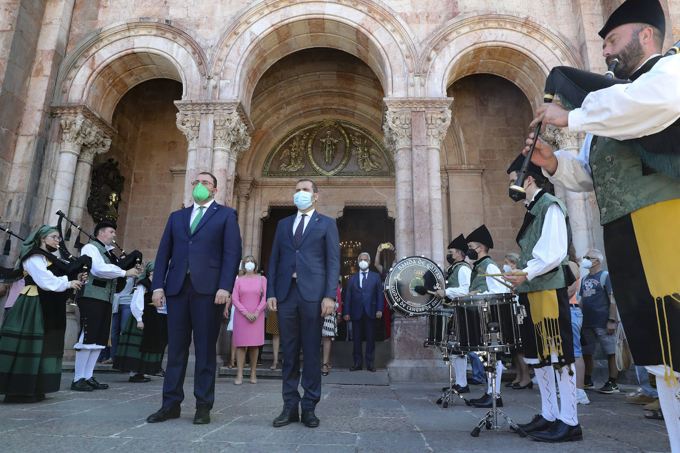 El acto religioso en Covadonga para celebrar el Día de Asturias es un evento ineludible para muchos asturianos que quieren honrar a la Santina. 