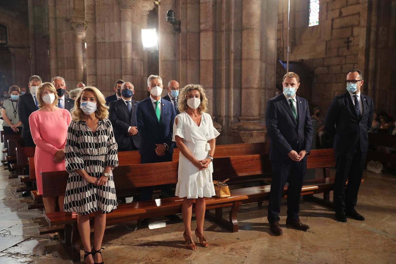 El acto religioso en Covadonga para celebrar el Día de Asturias es un evento ineludible para muchos asturianos que quieren honrar a la Santina. 