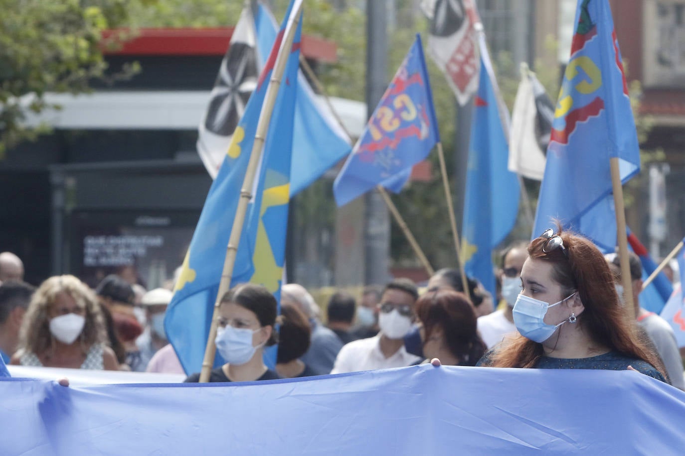 Sindicatos y partidos de izquierda pidieron «una Asturies por el empleo y la mocedá»