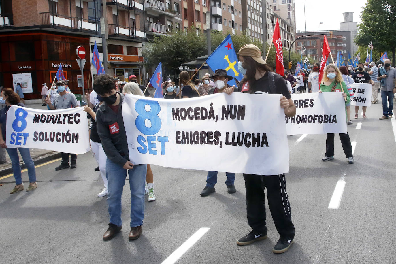 Sindicatos y partidos de izquierda pidieron «una Asturies por el empleo y la mocedá»