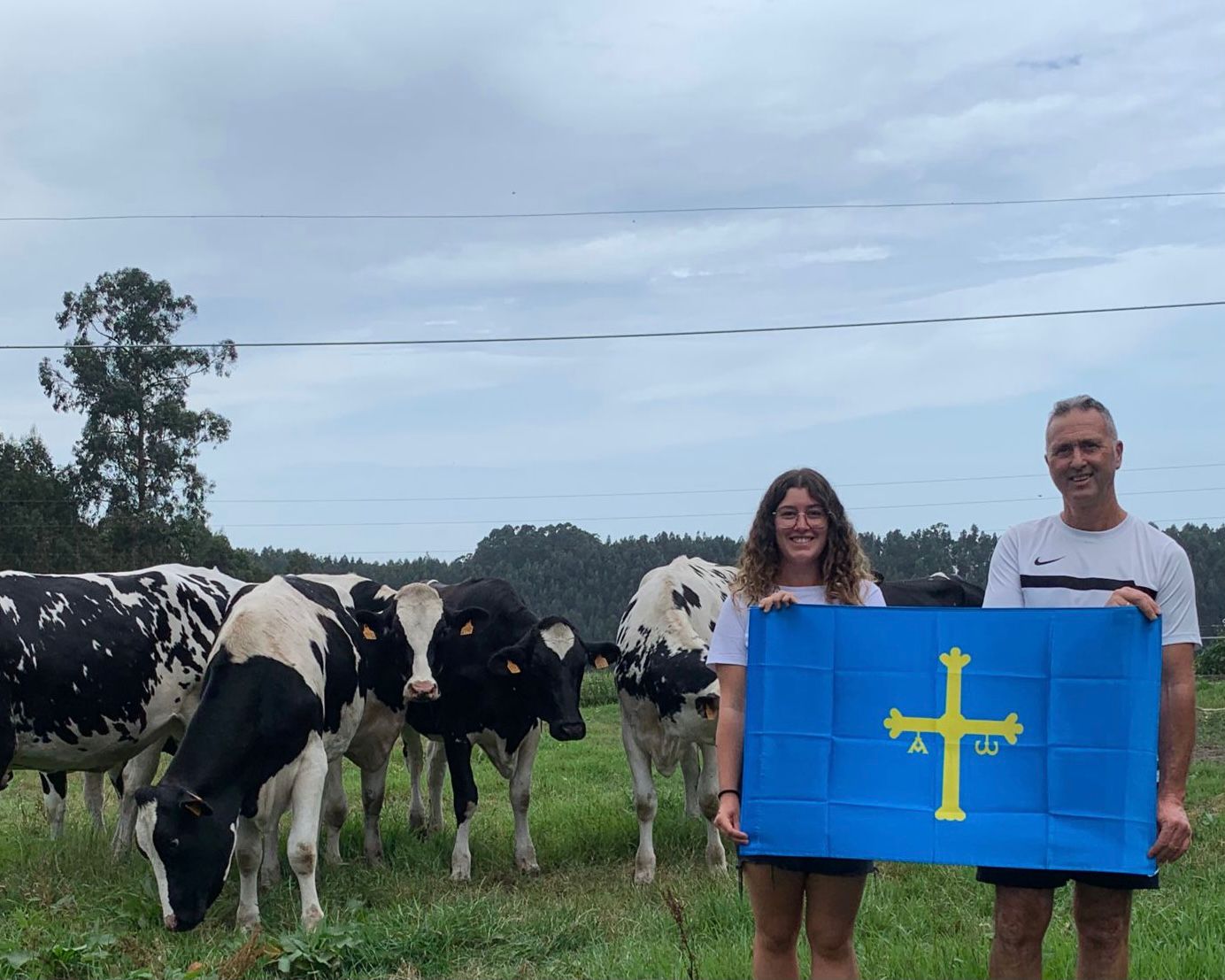 Avilés. Jose Luis González Rodríguez y Carla González Martino (52 y 23 años). «Que se valore más la calidad y el trabajo del sector primario tan importante en Asturias»