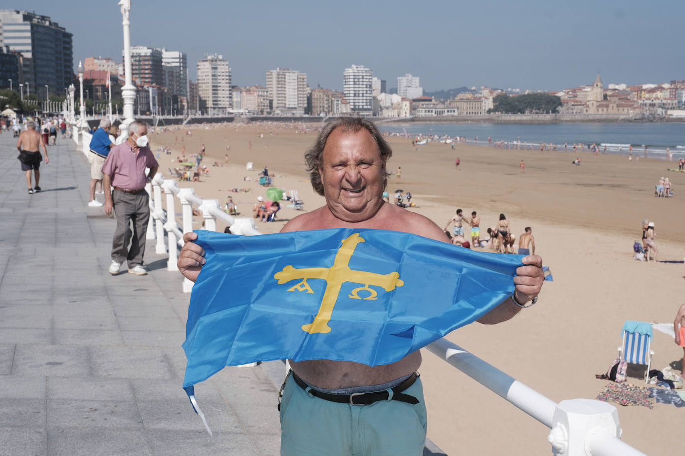 Gijón. César Cueto (69 años). «Que con el dinero que viene de Europa se promueva la industria y se aproveche la Zalia»