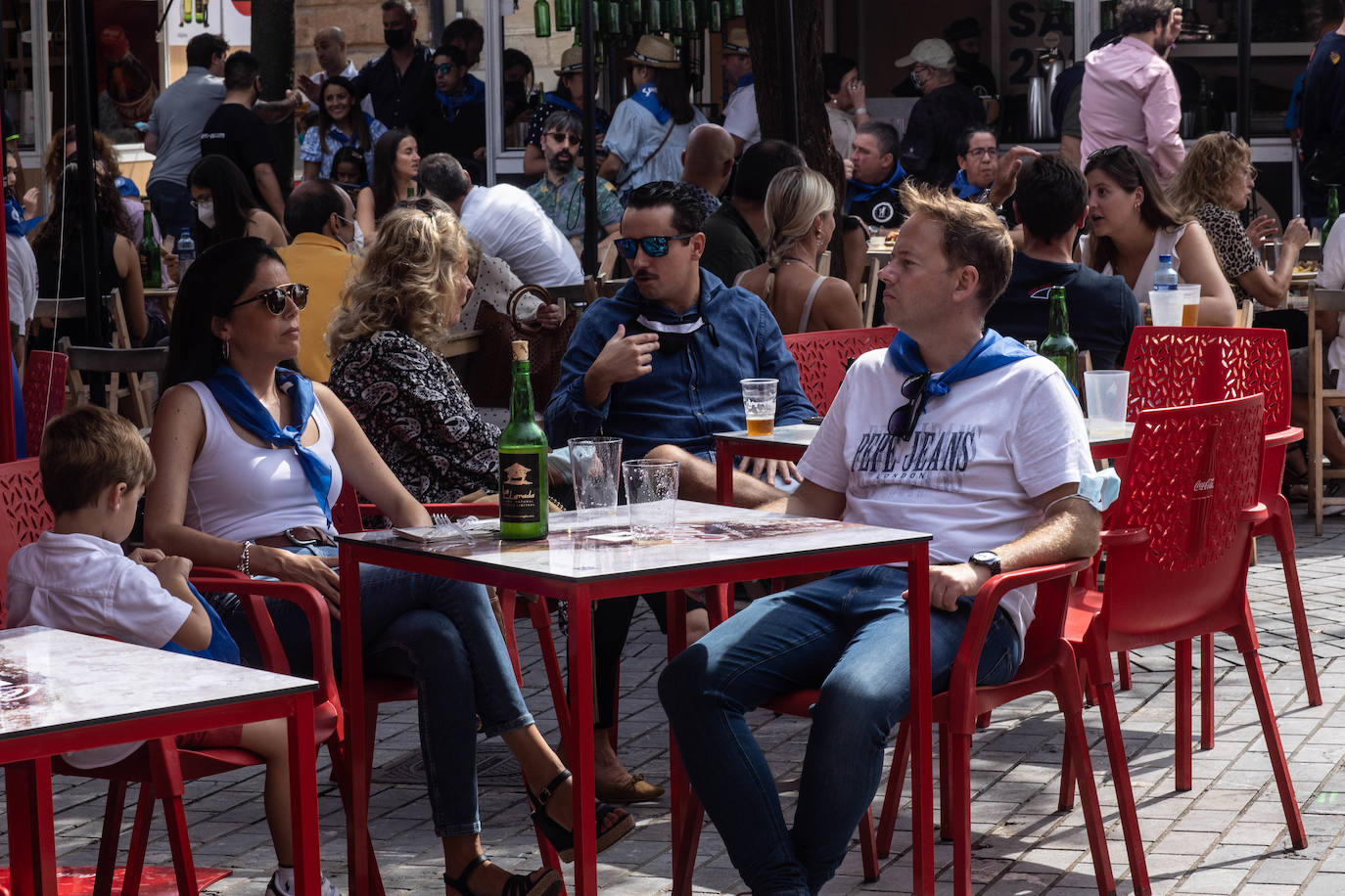 Un gran ambiente en las nuevas casetas se respira en el arranque de las fiestas de Oviedo