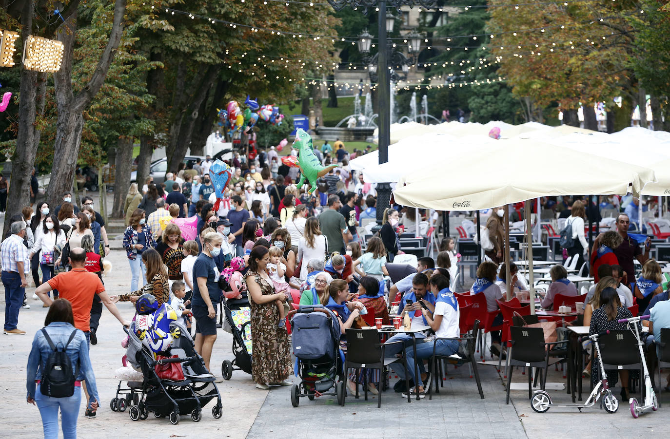 Veintidós de las cuarenta instalaciones que sustituyen a los chiringuitos abren sus puertas sin luz al carecer de un certificado 