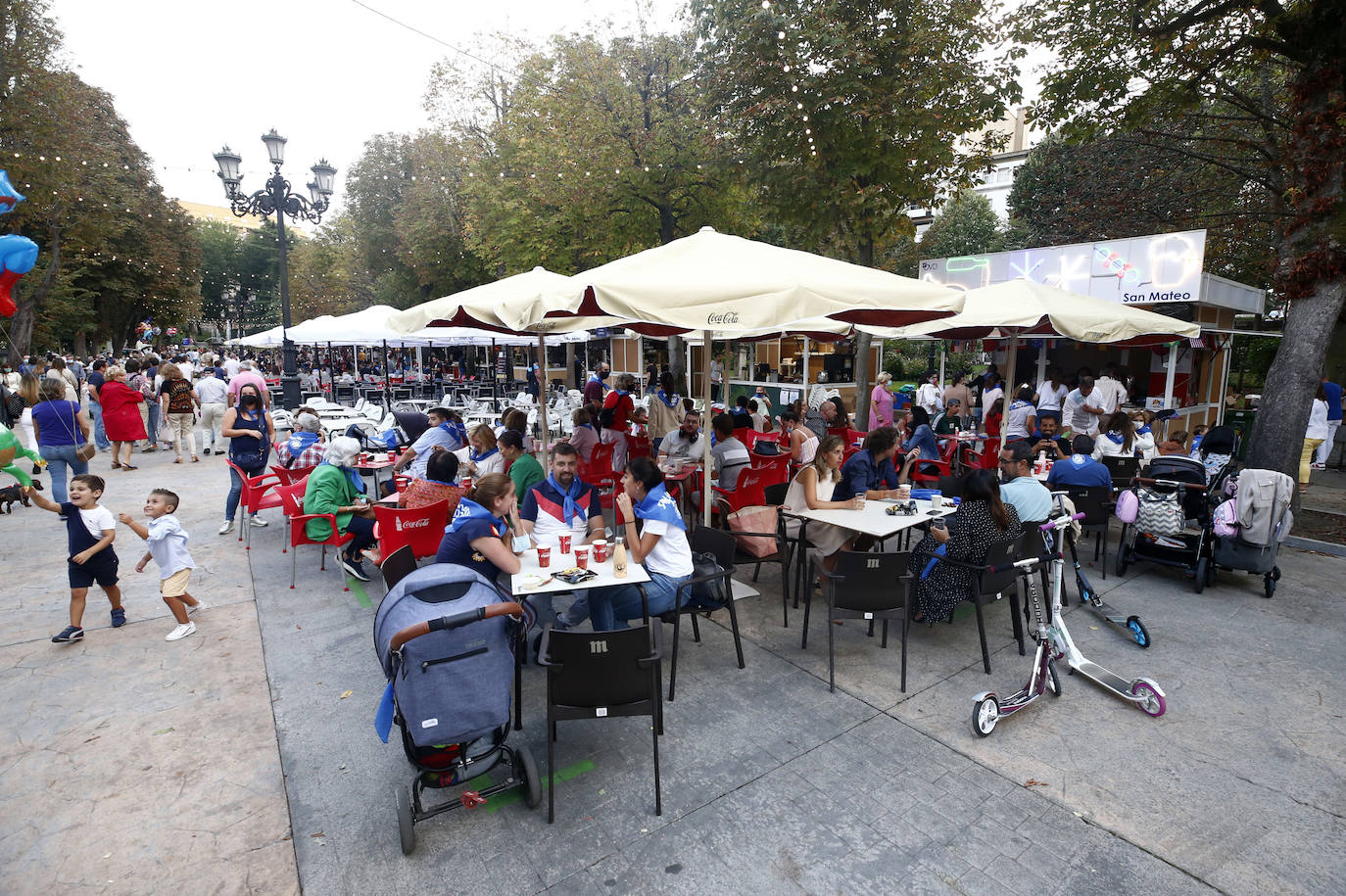 Veintidós de las cuarenta instalaciones que sustituyen a los chiringuitos abren sus puertas sin luz al carecer de un certificado 