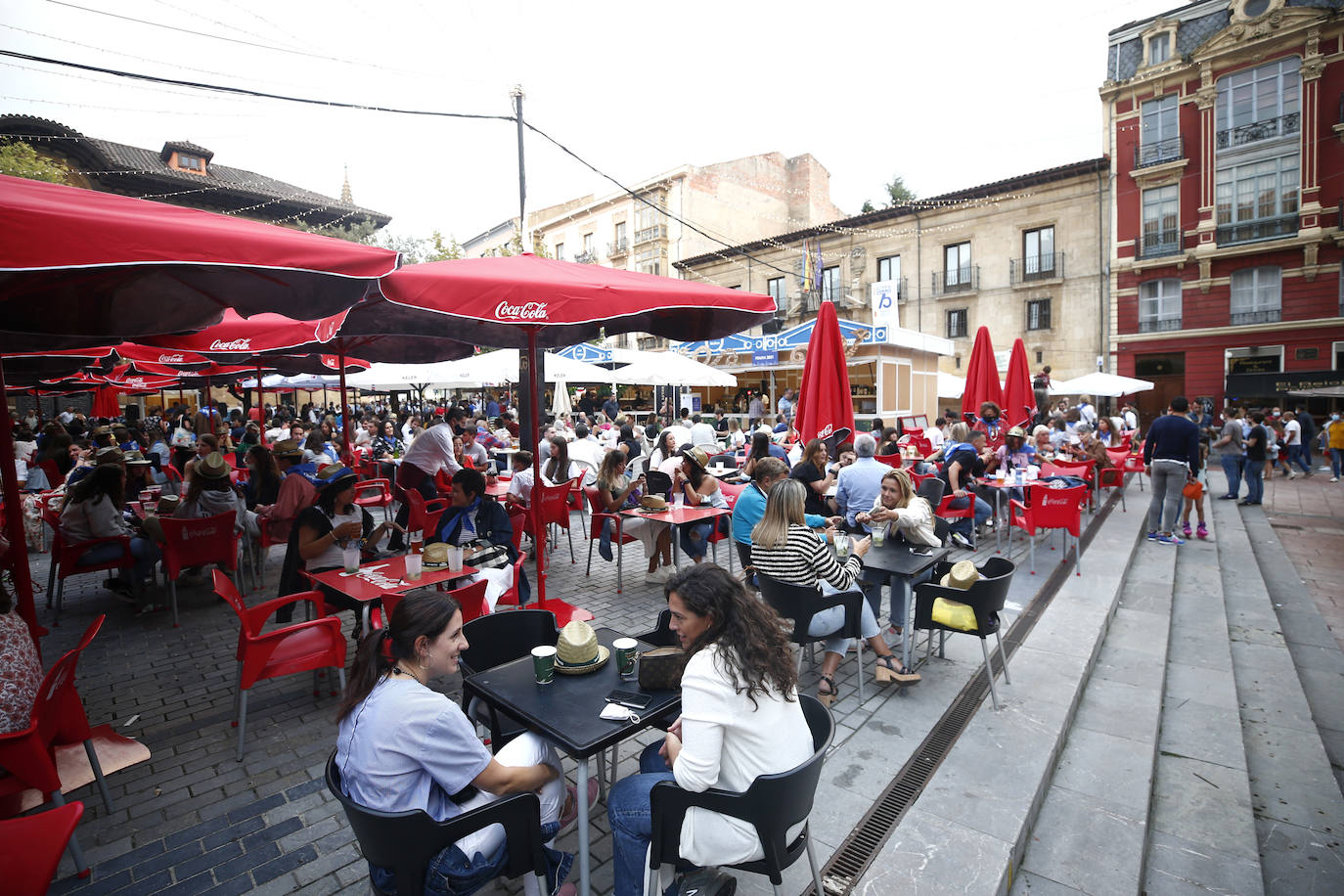 Veintidós de las cuarenta instalaciones que sustituyen a los chiringuitos abren sus puertas sin luz al carecer de un certificado 