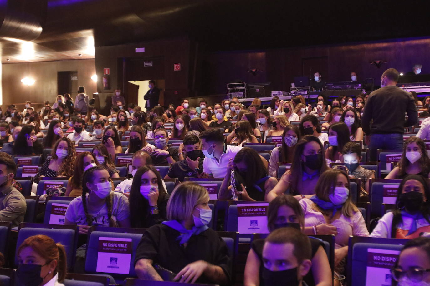 Los ritmos latinos 'levantan' un Auditorio repleto de público con ganas de escuchar las canciones de las tan añoradas discotecas 