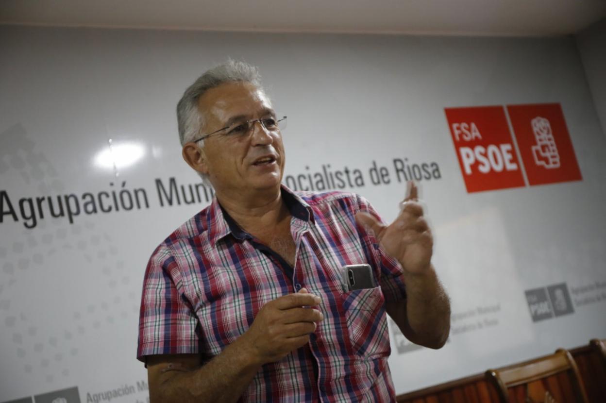 Roberto Álvarez preside la ejecutiva del PSOE de Riosa. 