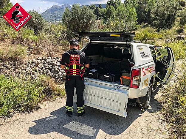 Un efectivo de Bomberos de Alicante que participó en el dispositivo de búsqueda. 