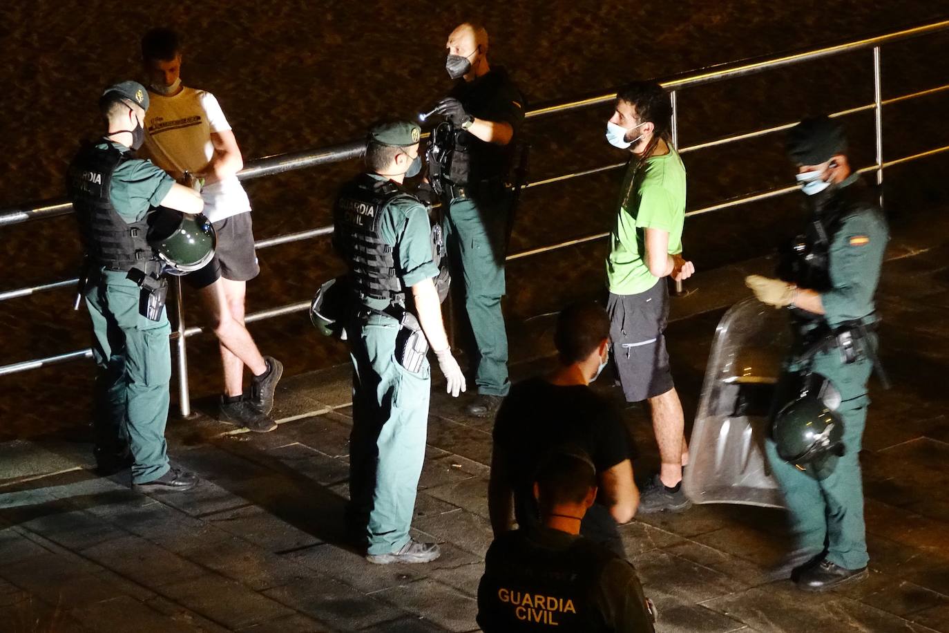 Uno de los botellones de este verano en Llanes en los que fue necesaria la intervención de la Guardia Civil. 