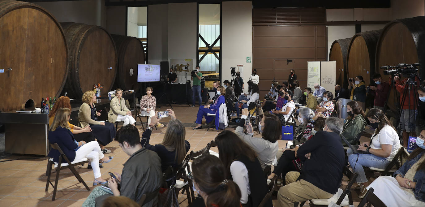 El Llagar Castañón acoge la segunda jornada de FéminAs, el I Congreso Internacional de Gastronomía, Mujeres y Medio Rural que se celebra en Asturias y que visitará distintos puntos de la región durante tres días.