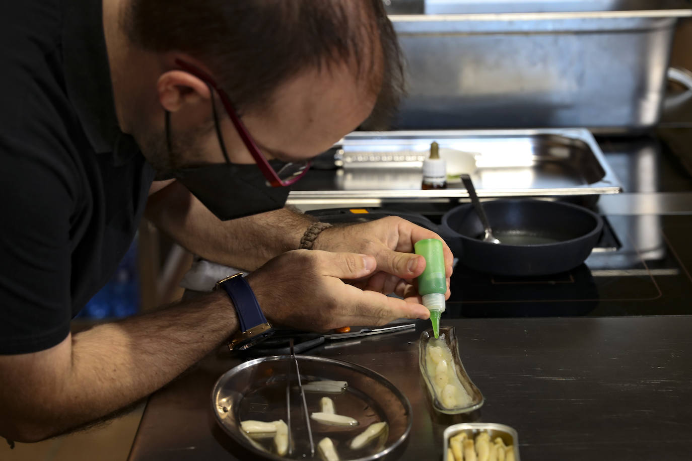 El Llagar Castañón acoge la segunda jornada de FéminAs, el I Congreso Internacional de Gastronomía, Mujeres y Medio Rural que se celebra en Asturias y que visitará distintos puntos de la región durante tres días.