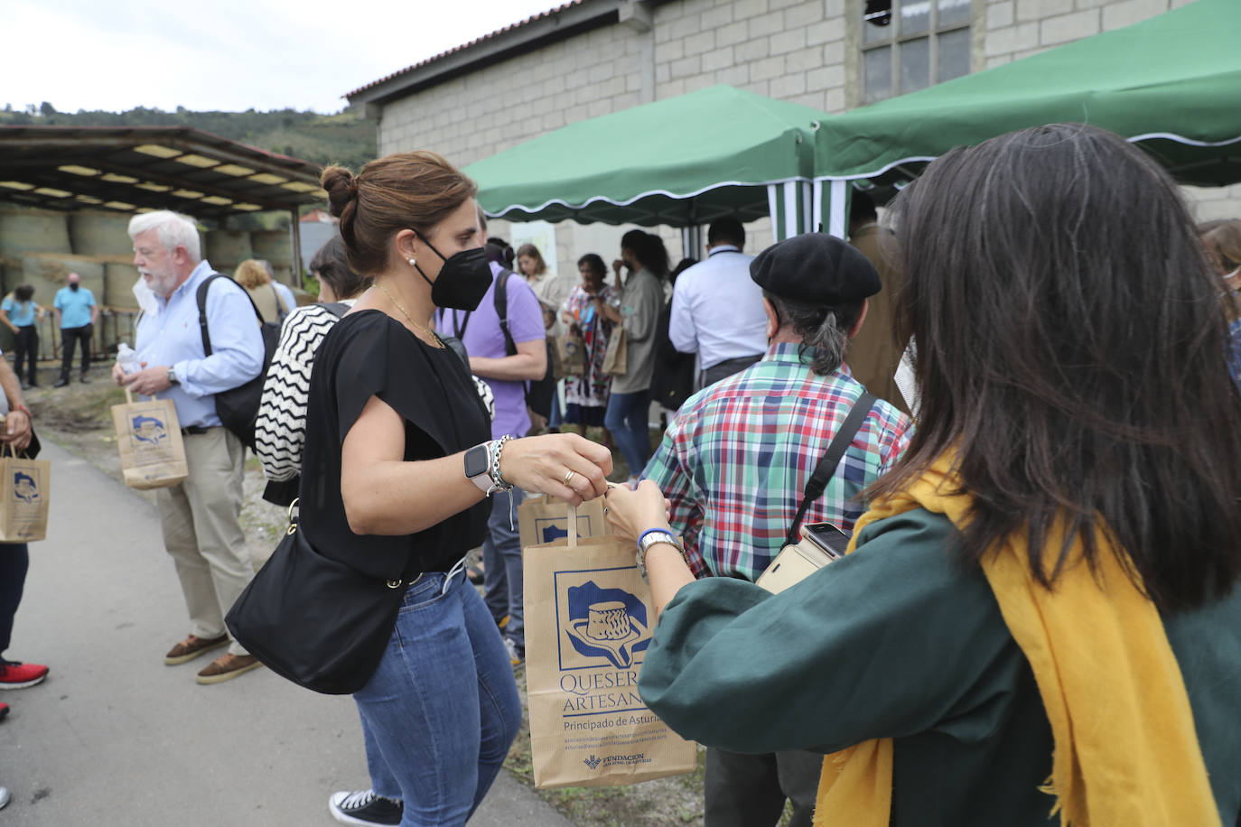 El Llagar Castañón acoge la segunda jornada de FéminAs, el I Congreso Internacional de Gastronomía, Mujeres y Medio Rural que se celebra en Asturias y que visitará distintos puntos de la región durante tres días.