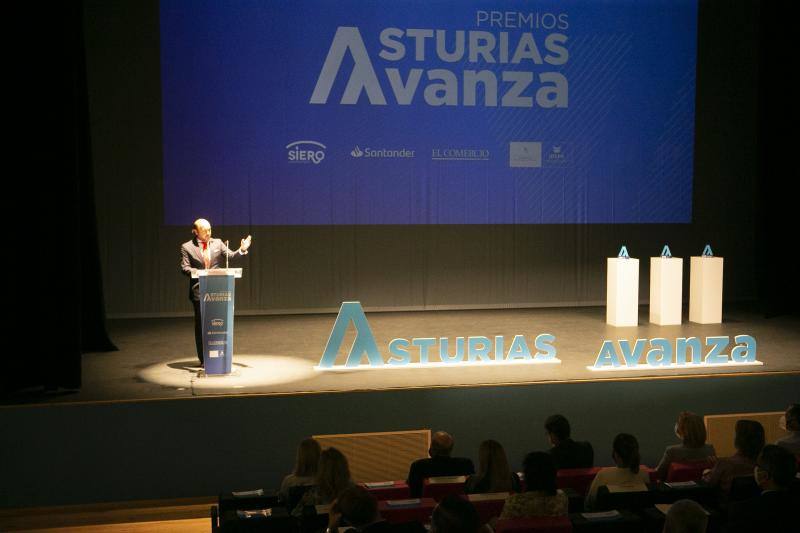 Los galardonados en los Premios Asturias Avanza han sido la Corporación Alimentaria Peñasanta (CAPSA), TSK y Grupo Baldajos. 