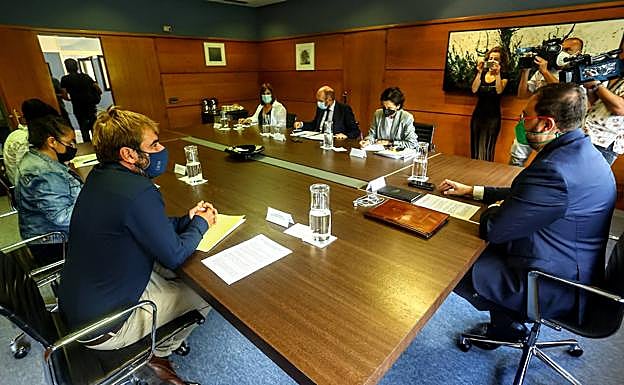 Reunión con los representantes de Podemos.