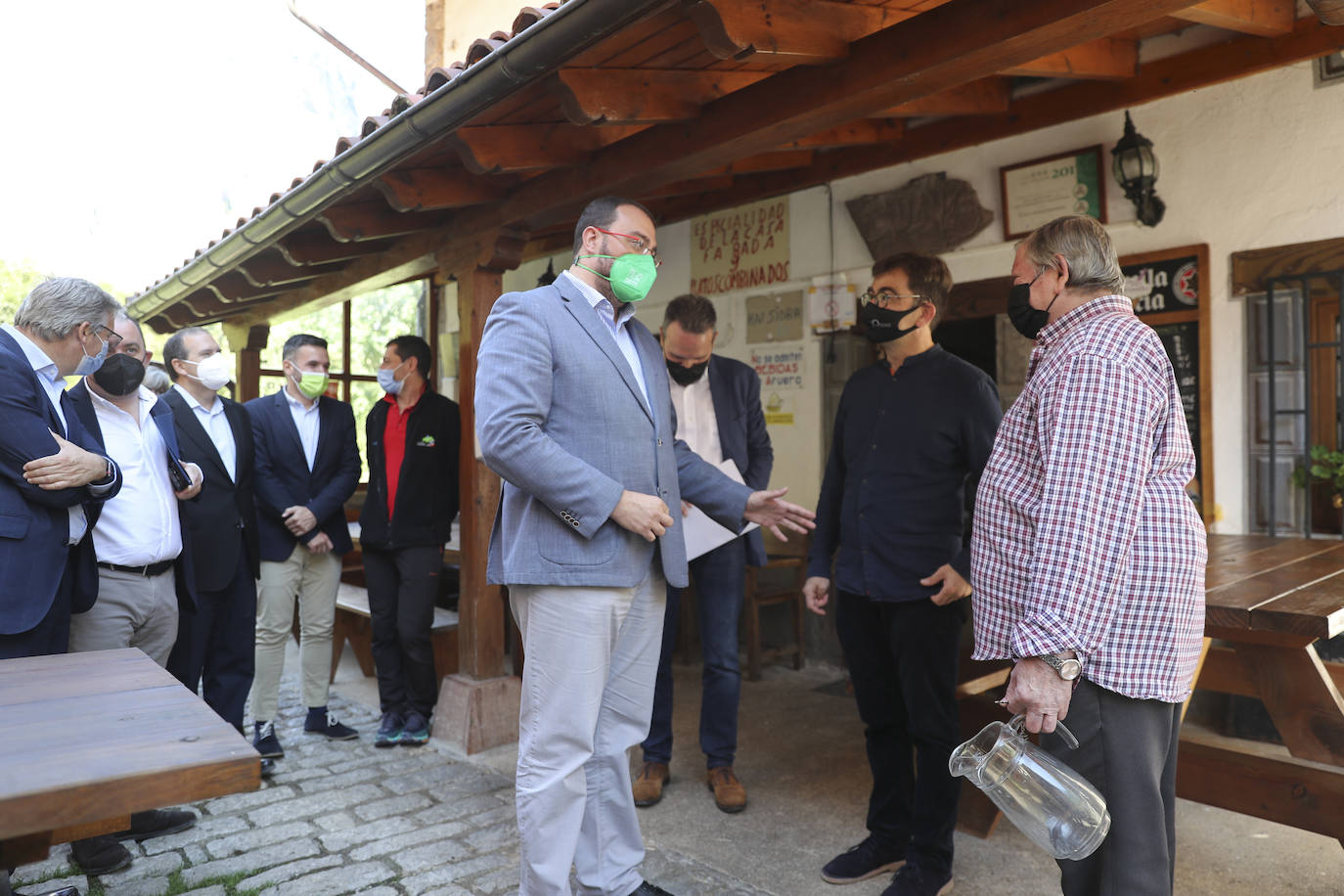 Fotos: Adrián Barbón visita Bulnes en el vigésimo aniversario del funicular