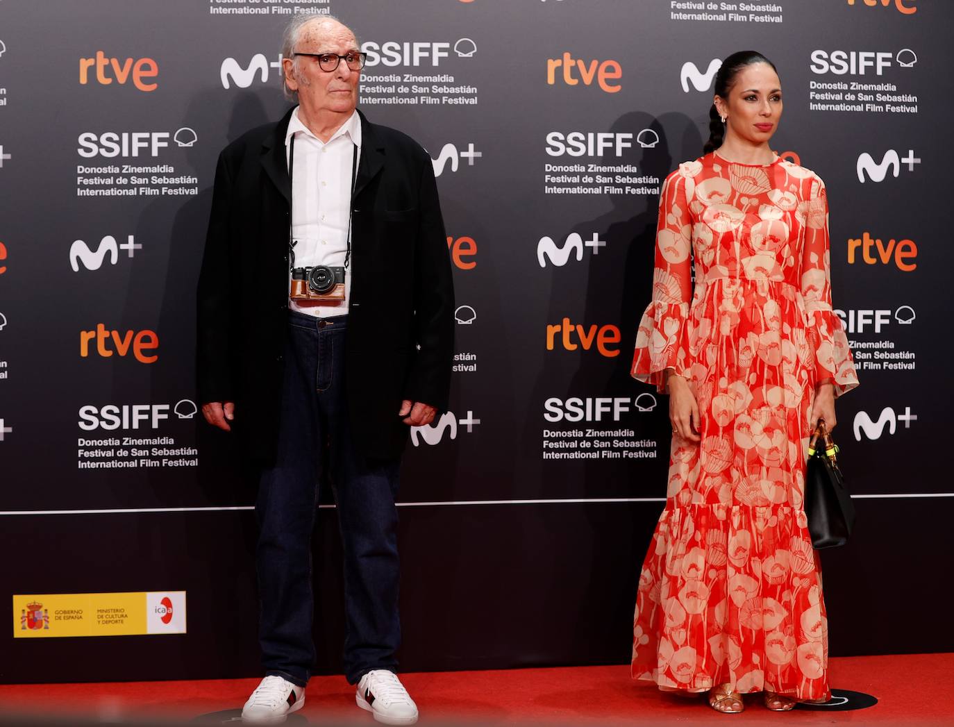 Ha comenzado una nueva edición del Festival de Cine de San Sebastián, una cita que ha vuelto a congregar a decenas de estrellas del cine y la televisión en la capital donostiarra. La actriz francesa Marion Cotillard, Premio Donostia 2021, Penélope Cruz y Antonio Banderas, acompañado por su hija, Stella del Carmen, fueron protagonistas de la alfs. 