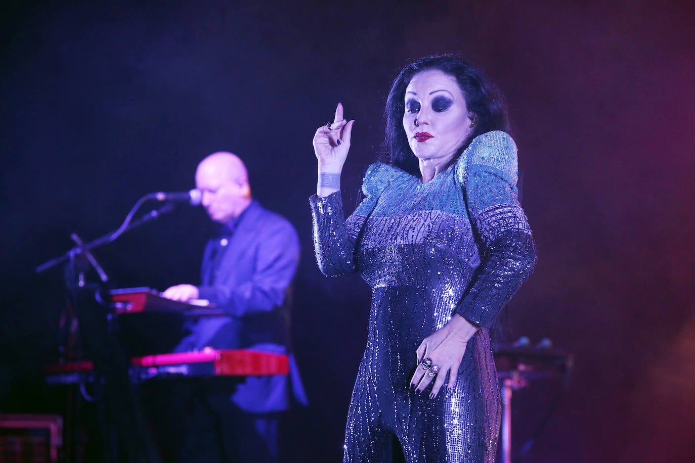 Los fallos de sonido obligan a frenar 15 minutos la actuación de Fangoria, que conquistó al público que llenó hasta la bandera el Auditorio