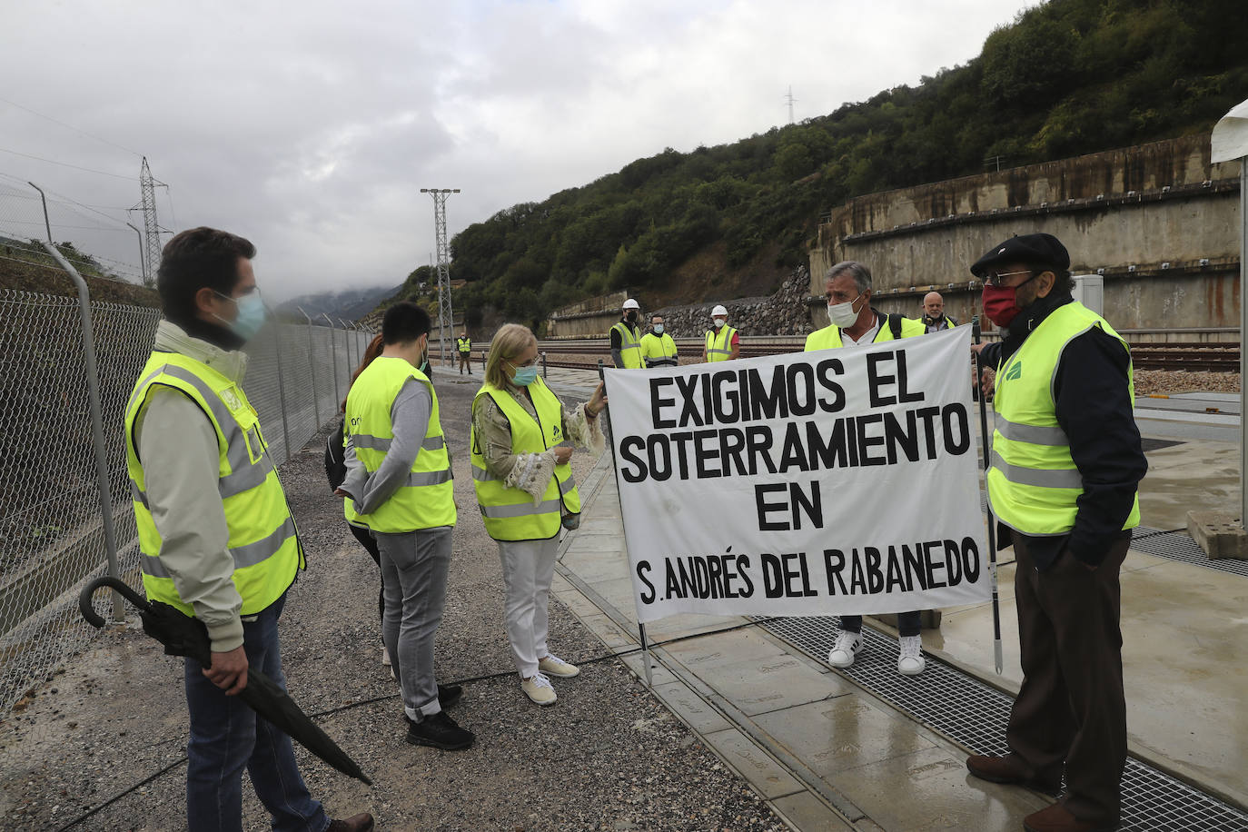 La ministra de Transportes, Raquel Suárez, preside el primer viaje en pruebas del AVE por la variante de Pajares: 50 kilómetros entre La Robla-Campomanes.