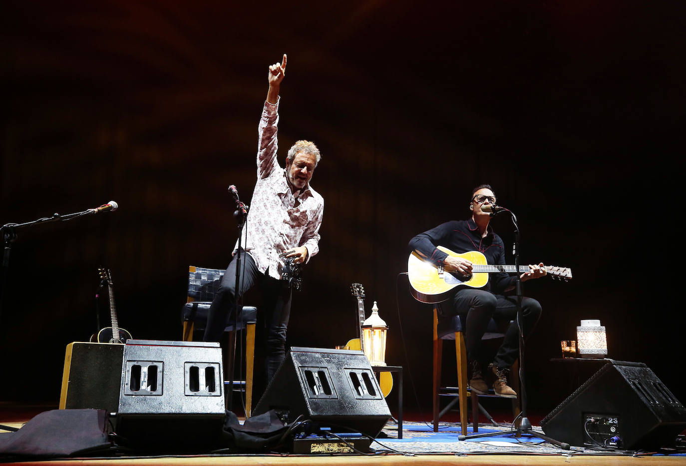 Fotos: El dúo acústico de M-Clan ofrece al Auditorio de Oviedo su versión más personal