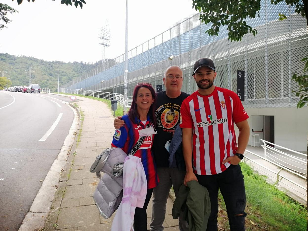 Mónica Malnero, Alberto y Diego Astorga, familiares de Sergio. 