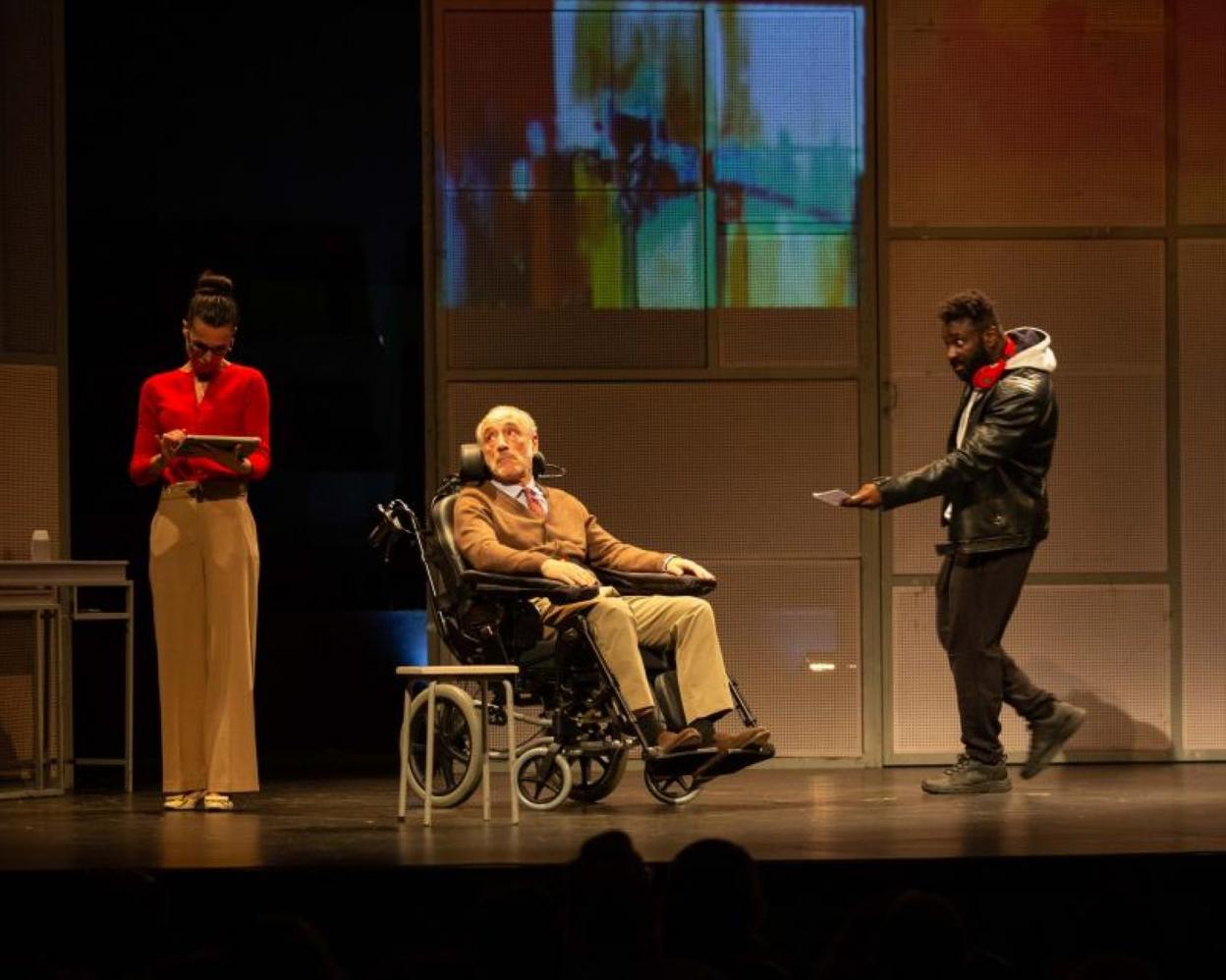 Uno de los momentos de la obra de teatro, en el Filarmónica. 