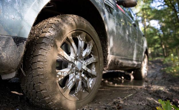 Cómo conducir de forma segura fuera de la carretera