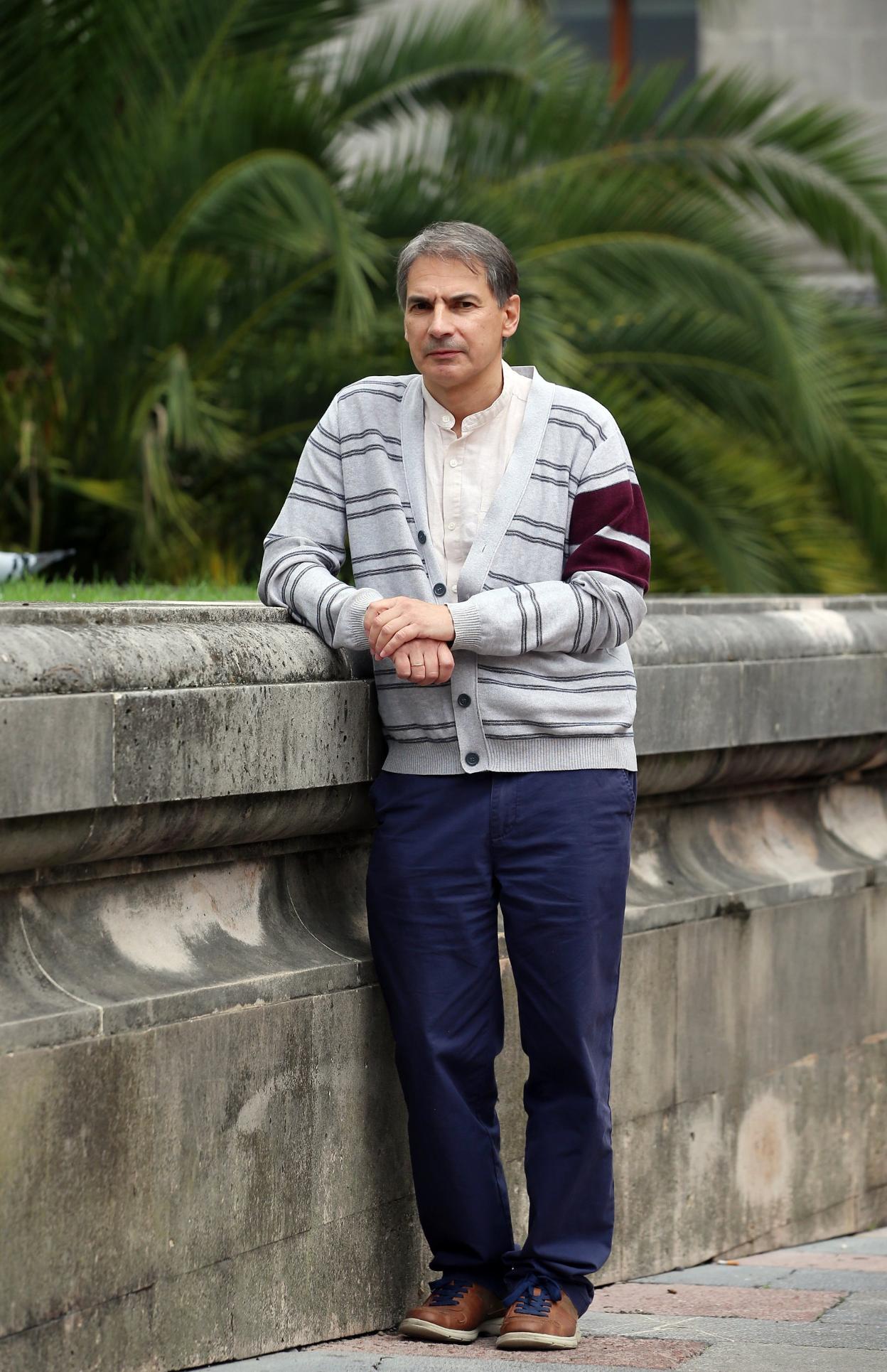 L'esritor Xilberto Llano, ayer n'Uviéu. 