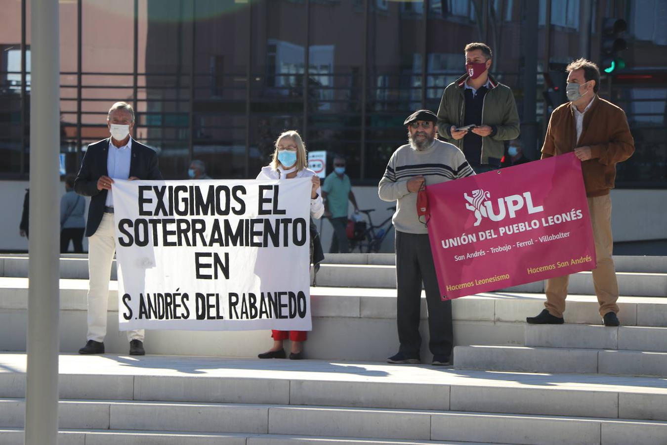 León ha estrenado este martes el nuevo tramo correspondiente a la integración del ferrocarril, que reduce el viaje Asturias-Madrid, que hasta ahora se veía obligado a entrar a la estación provisional o ' de fondo de saco' 