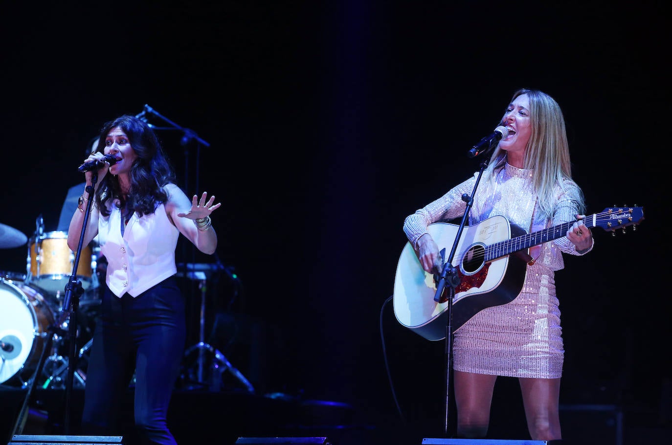 «Sois cientos pero parecéis millones; así da gusto», aseguraron Marta y Marilia durante su actuación. 