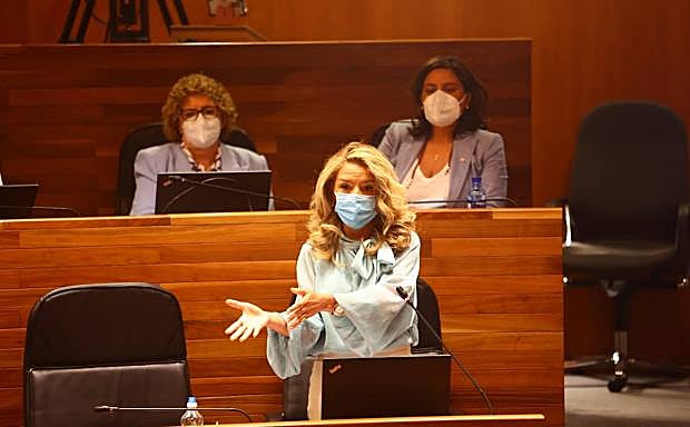 Mallada, a Barbón: «¿Le parece digno enfrentar a médicos con pacientes?»