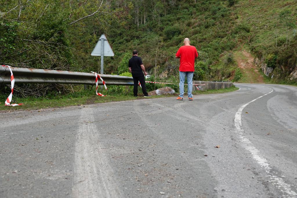 Los fallecidos son el piloto y el copiloto cántabros Jaime Gil y Diego Calvo. 