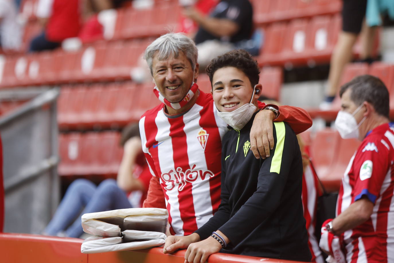 Fotos: ¿Estuviste en el Sporting-Málaga? ¡Búscate!