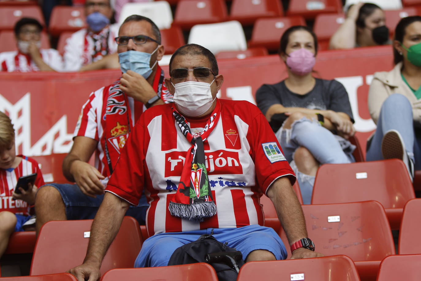 Fotos: ¿Estuviste en el Sporting-Málaga? ¡Búscate!