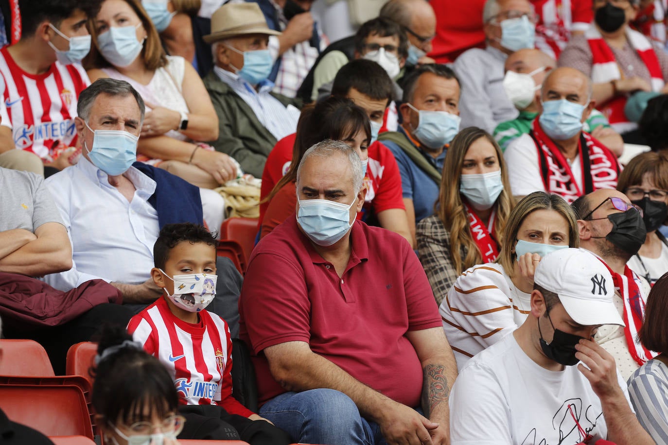 Fotos: ¿Estuviste en el Sporting-Málaga? ¡Búscate!