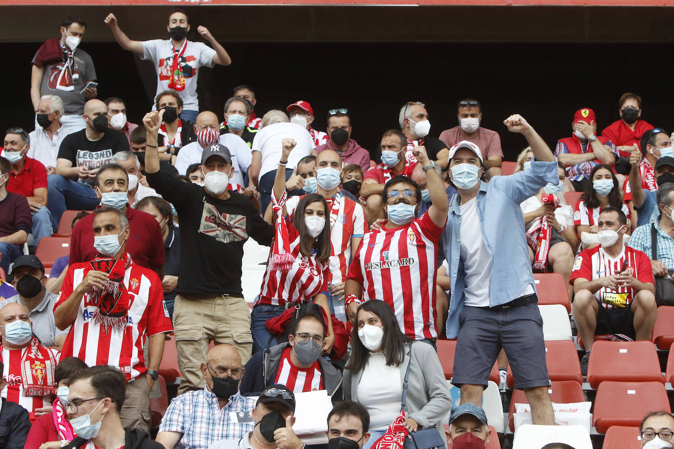 Fotos: ¿Estuviste en el Sporting-Málaga? ¡Búscate!