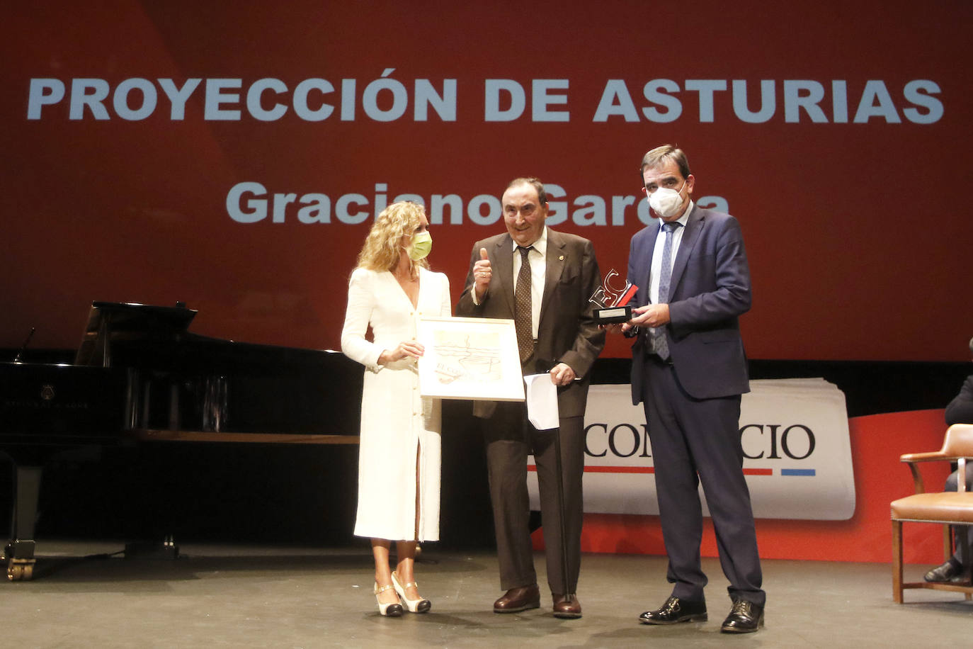 Los galardonados en la edición de este año son las Residencias de Mayores del Principado (Acción Social); Graciano García (Proyección de Asturias); María López (Deporte); Ópera de Oviedo (Cultura); Mario Fernández Fraga (Investigación y Ciencia) y Zitrón (Iniciativa Empresarial)