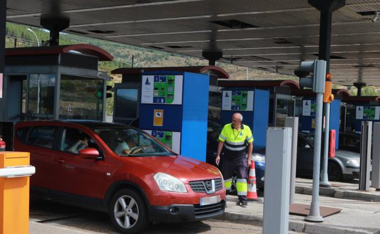 Cabinas de peaje de la autopista del Huerna.