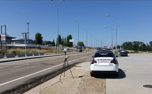 La ley de tráfico mantiene el margen de 20 km/h para adelantar