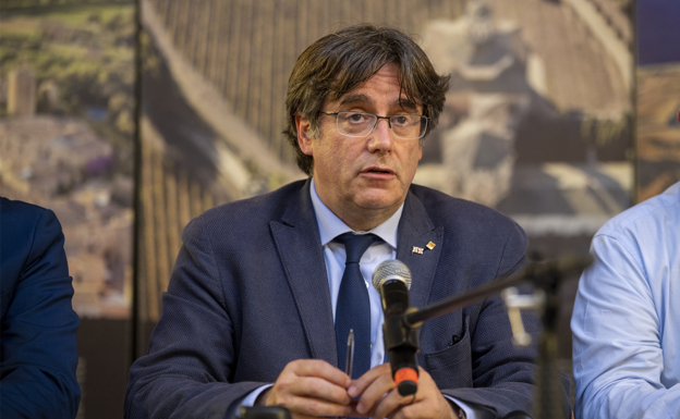 El expresidente de la Generalitat Carles Puigdemont, en una rueda de prensa a 25 de septiembre de 2021, en L'Alguer, Cerdeña (Italia).