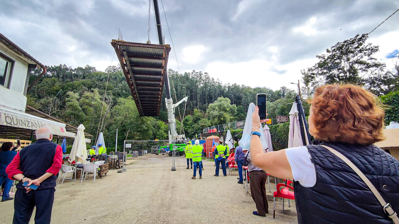 Fotos: Así fue la instalación del puente de Quinzanas