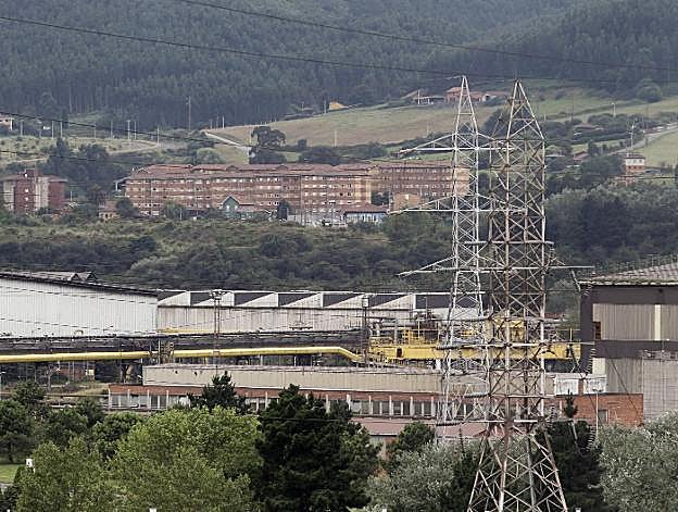 La gran industria avisa a Ribera de cierres si persiste el alto precio de la electricidad
