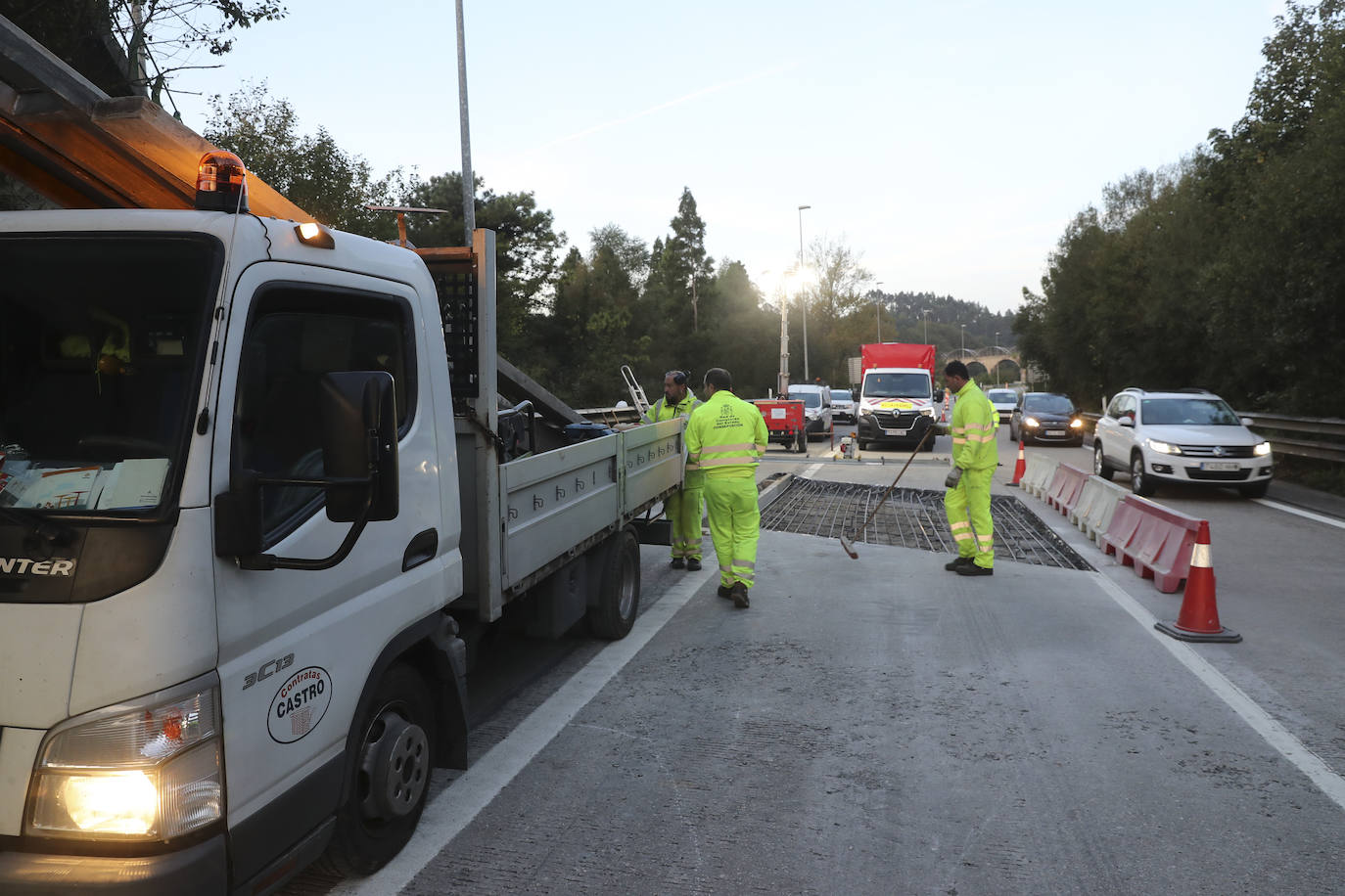 El Ministerio de Transportes cortará hoy al tráfico en un carril de la 'Y' del nudo de Serín