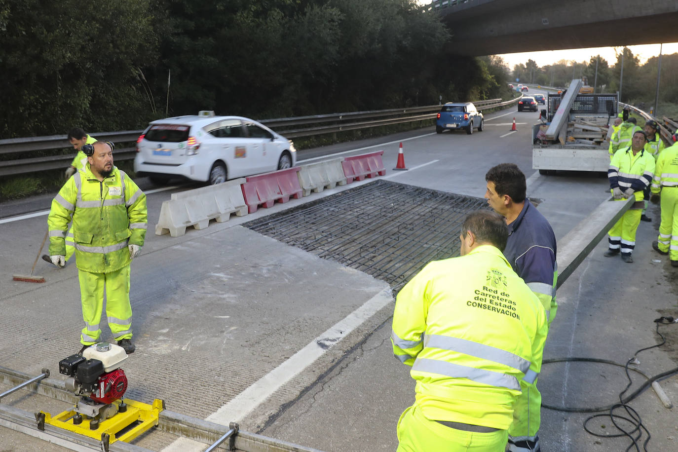 El Ministerio de Transportes cortará hoy al tráfico en un carril de la 'Y' del nudo de Serín