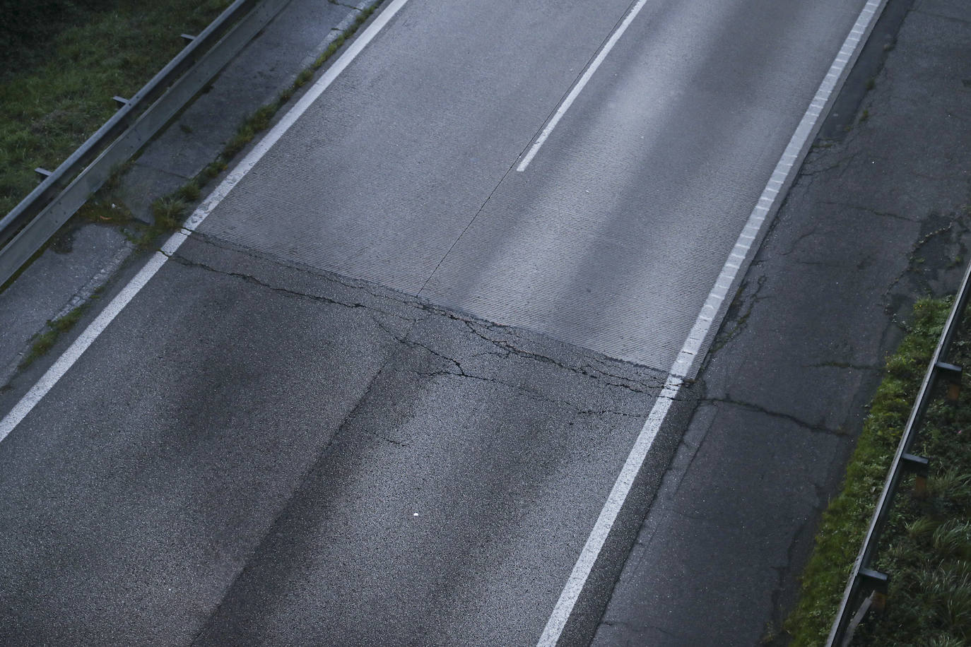 El Ministerio de Transportes cortará hoy al tráfico en un carril de la 'Y' del nudo de Serín