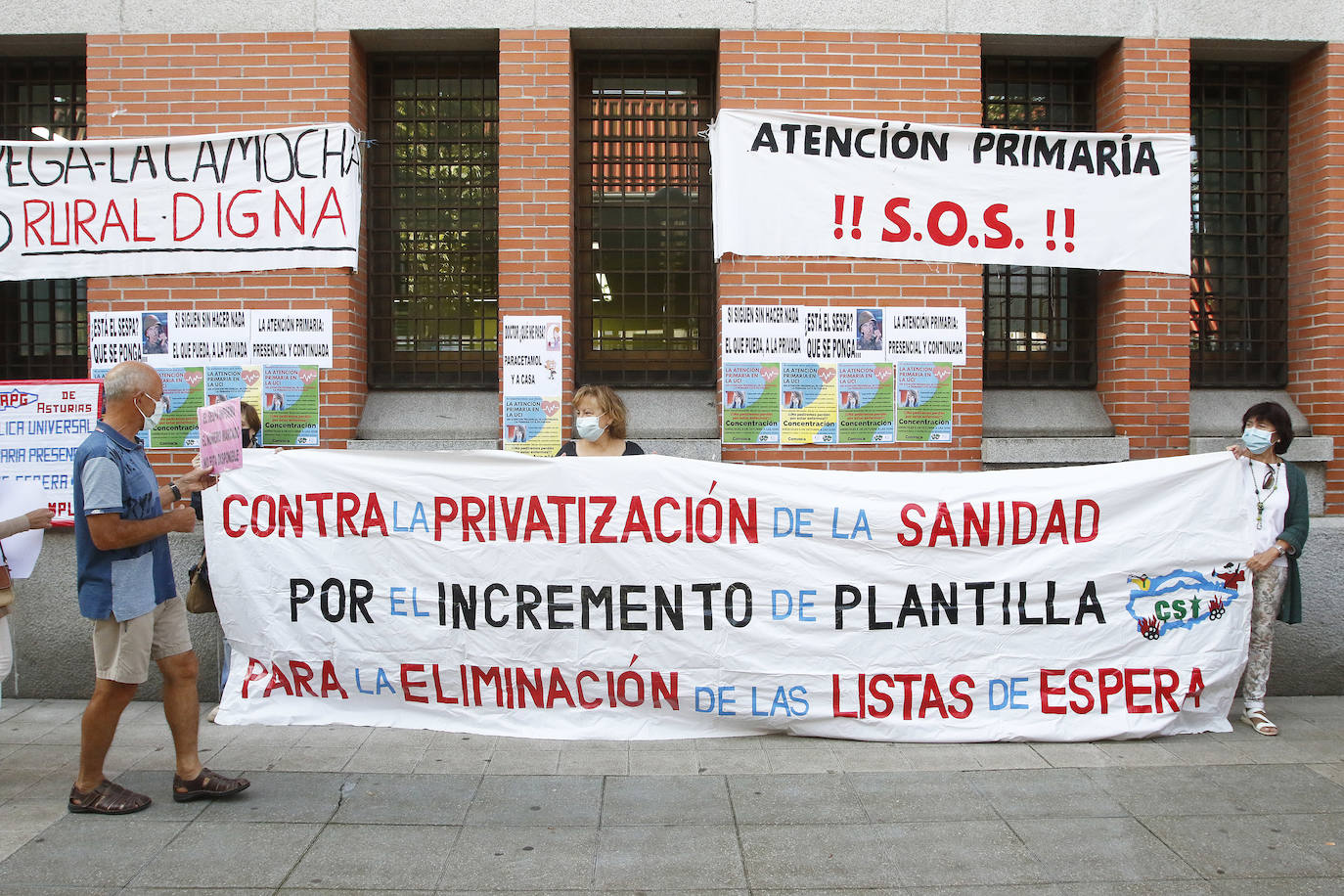 Los vecinos del Área Sanitaria V vuelven a manifestarse para reclamar una atención primaria «cercana y presencial»