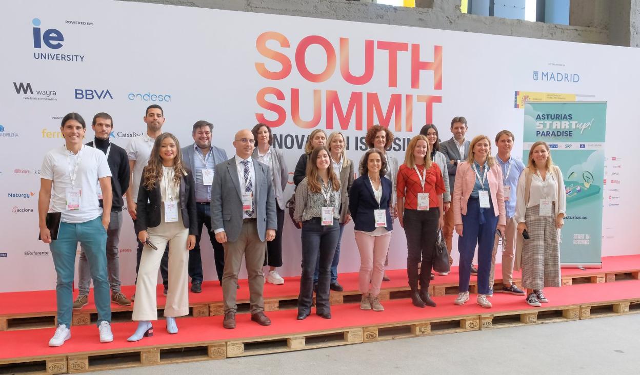 La delegación asturiana en el South Summit, con personal del Idepa y representantes de las nueve empresas que asisten a la feria. 